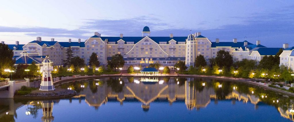 Should I Book an On-SITE Hotel at Disneyland Paris