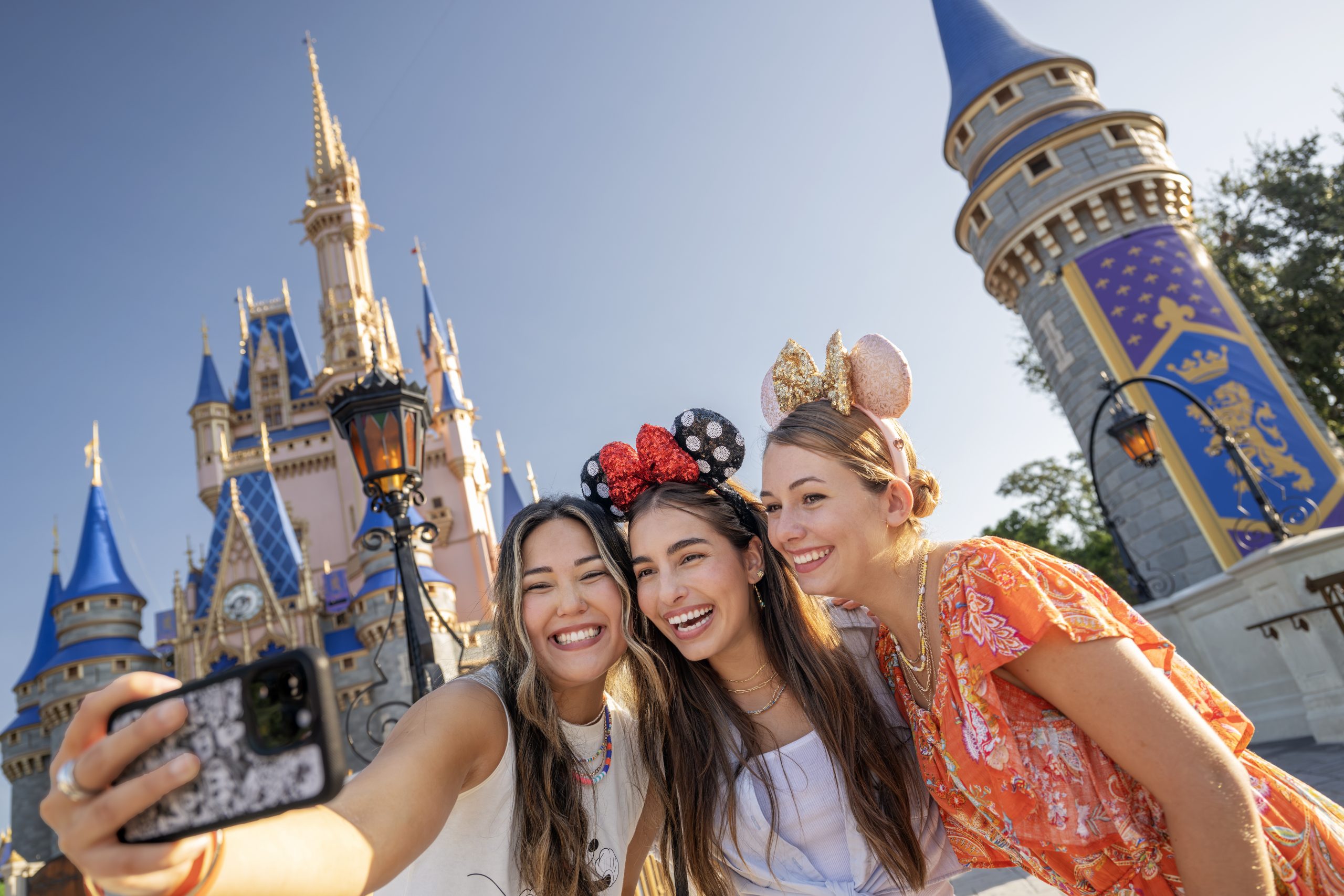 Walt Disney World, Orlando Florida – Incl. 4 FREE nights! Deluxe Resort & Park Tickets – 14nts