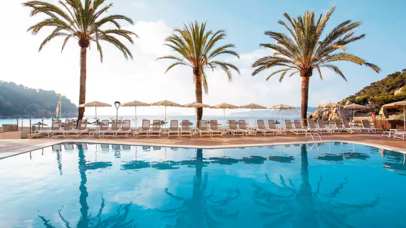 Beachfront 4* Hotel Ibiza, Half Board