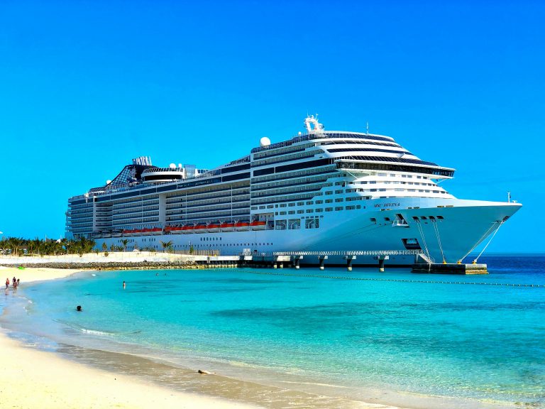 🚢✨ Thinking about trying a cruise for the first time? ✨🚢