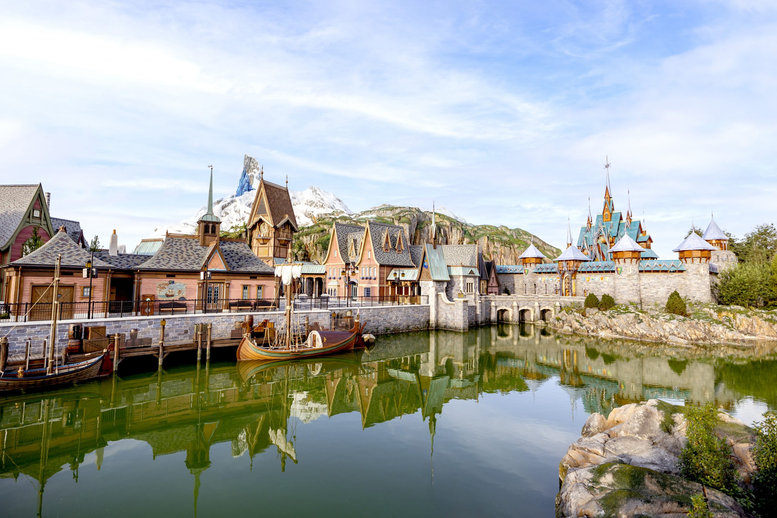 Disneyland Paris, Disney Adventure World & New World of Frozen